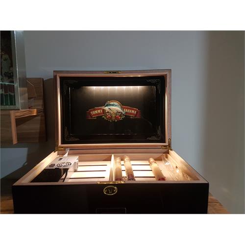 Tommy Bahama Dome-Top 100-Cigar Black Humidor