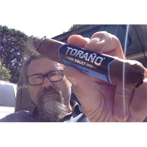 Torano Blue Vault E-021 Robusto 5  * 52
