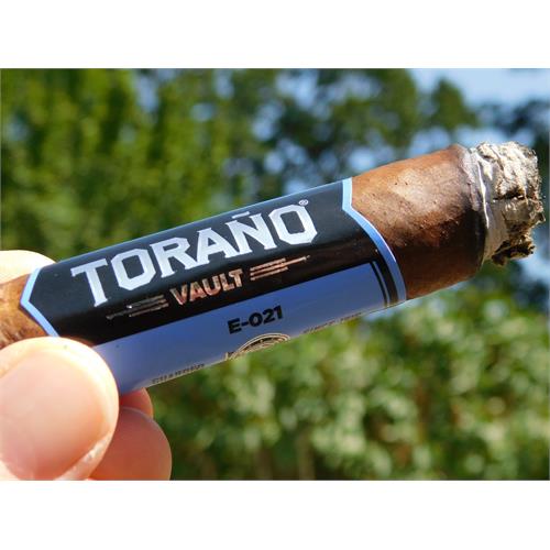 Torano Blue Vault E-021 Robusto 5  * 52
