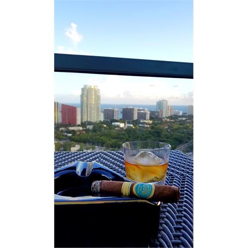 H. Upmann by AJ Fernandez Robusto 5  * 52