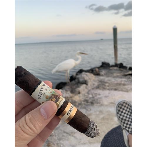 New World Puro Especial Toro 6 1/2 * 52