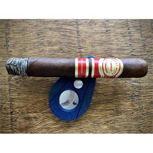 Romeo y Julieta Crafted by AJ Fernandez Toro 6  * 52