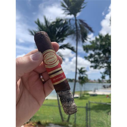 Romeo y Julieta Crafted by AJ Fernandez Robusto 5  * 52