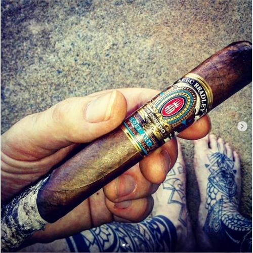 Alec Bradley Prensado Lost Art Gran Toro 6 1/4 * 52