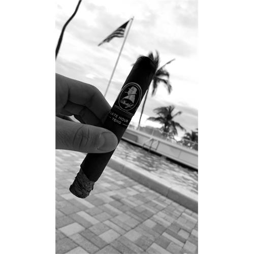 Davidoff Winston Churchill Late Hour Toro 6  * 54