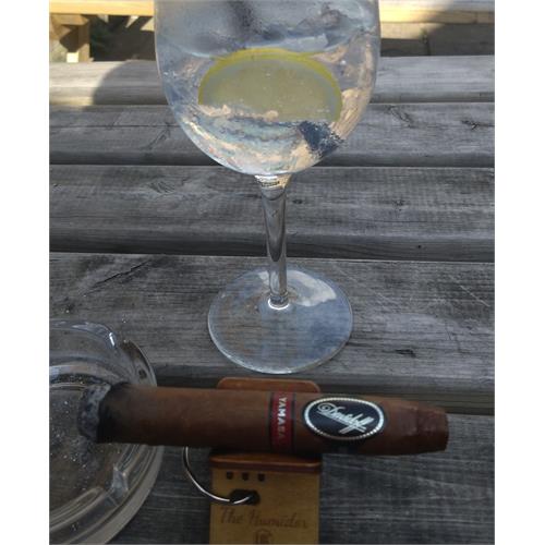 Davidoff Yamasa Piramide 6 1/8  * 52