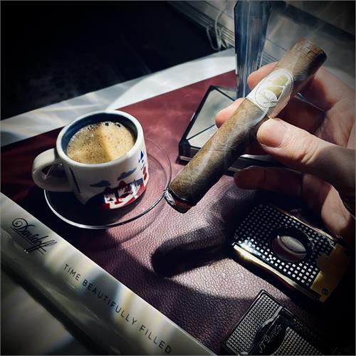 Davidoff Winston Churchill Robusto 5 1/2 * 52