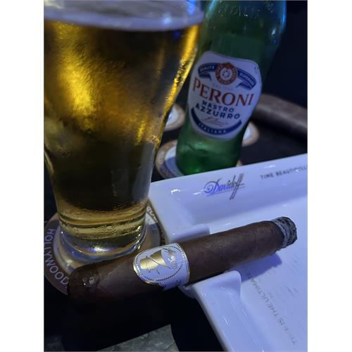 Davidoff Winston Churchill Robusto 5 1/2 * 52
