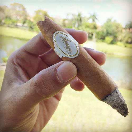 Davidoff Aniversario Short Perfecto 4 7/8 * 52