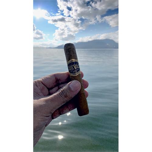 Casa Cuevas Connecticut Robusto 5  * 52