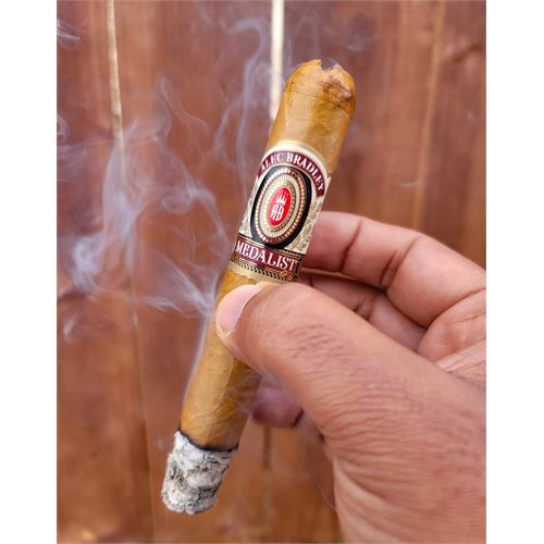 Alec Bradley Medalist Gordo 6  * 60