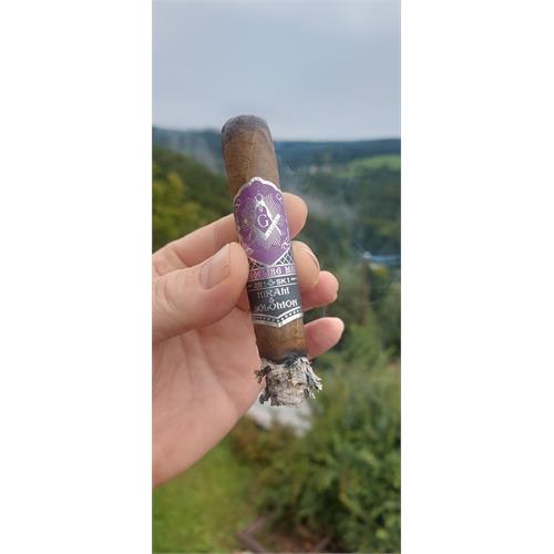 Hiram & Solomon Traveling Man Robusto 5  * 52