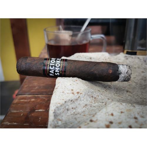 Factory Smokes Maduro Robusto 5  * 54