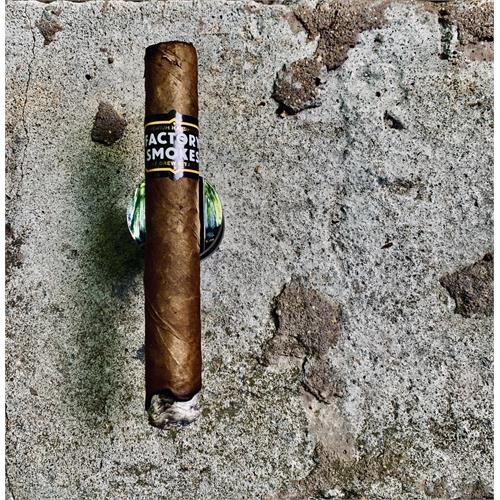 Factory Smokes Shade Toro 6  * 52