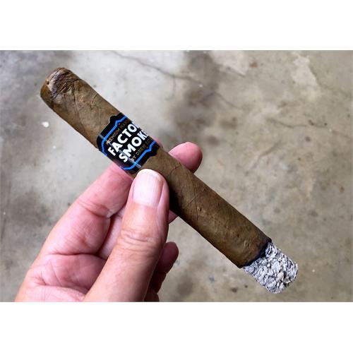 Factory Smokes Sun Grown Toro 6  * 52