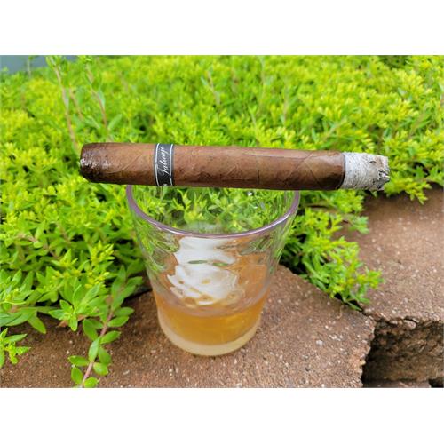 Tatuaje Black Gran Toro 6 1/2 * 52