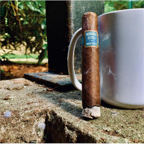 Herrera Esteli Brazilian Maduro Robusto Grande 5 1/4 * 52