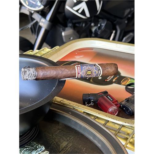 Alec Bradley Magic Toast Robusto 5  * 52