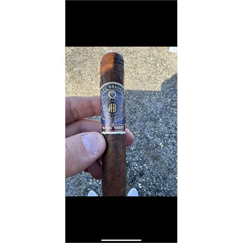 Alec Bradley Magic Toast Robusto 5  * 52