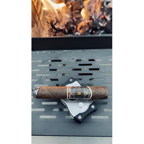 Alec Bradley Magic Toast Robusto 5  * 52