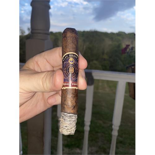 Alec Bradley Magic Toast Robusto 5  * 52