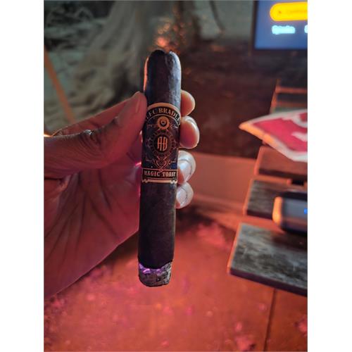 Alec Bradley Magic Toast Robusto 5  * 52