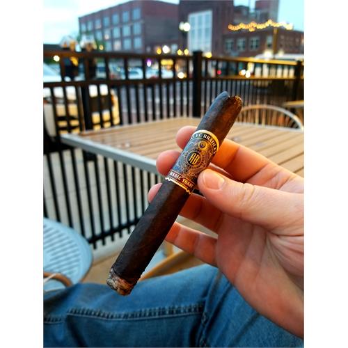 Alec Bradley Magic Toast Robusto 5  * 52