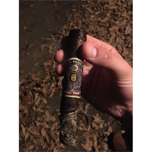 Alec Bradley Magic Toast Robusto 5  * 52