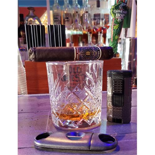 Alec Bradley Magic Toast Robusto 5  * 52
