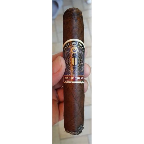 Alec Bradley Magic Toast Robusto 5  * 52