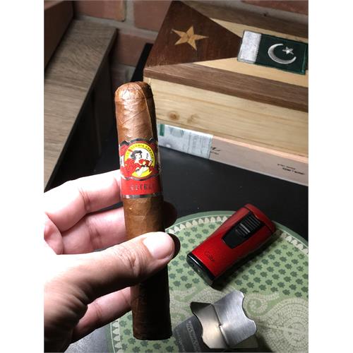 La Gloria Cubana Esteli Gigante 6  * 60