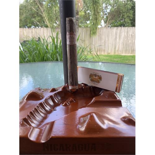 Isla del Sol Maduro Toro 6  * 52