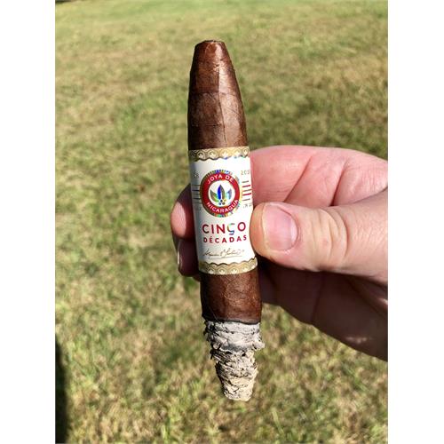 Joya de Nicaragua Cinco Decadas Diadema 6  * 54