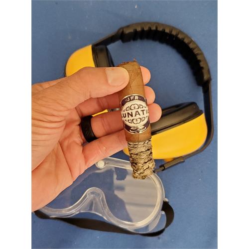 JFR Lunatic Habano Short Robusto 4 3/4 * 52