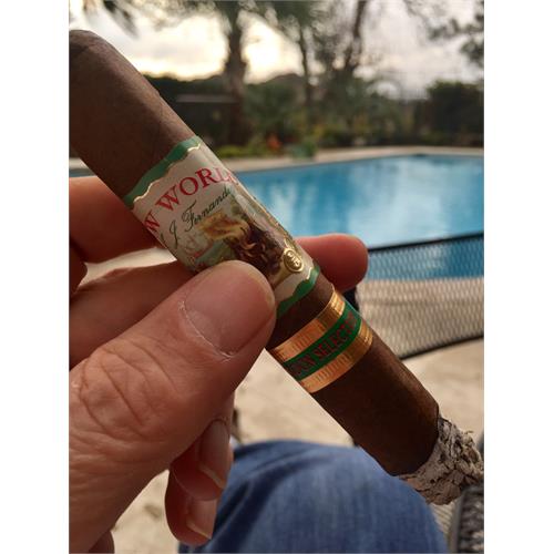 New World Cameroon Double Robusto 5 1/2 * 54