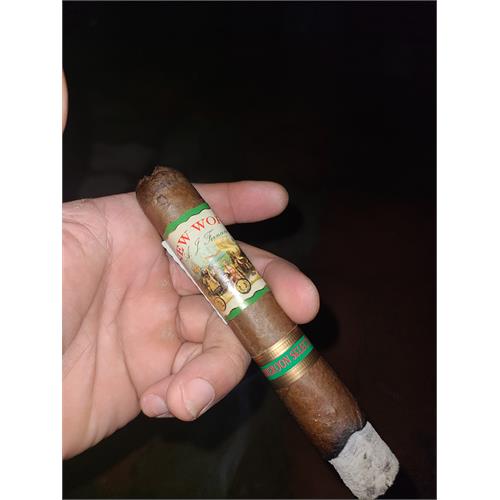 New World Cameroon Double Robusto 5 1/2 * 54