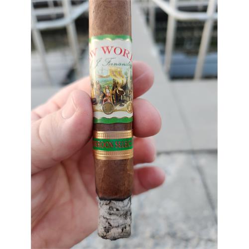 New World Cameroon Double Robusto 5 1/2 * 54