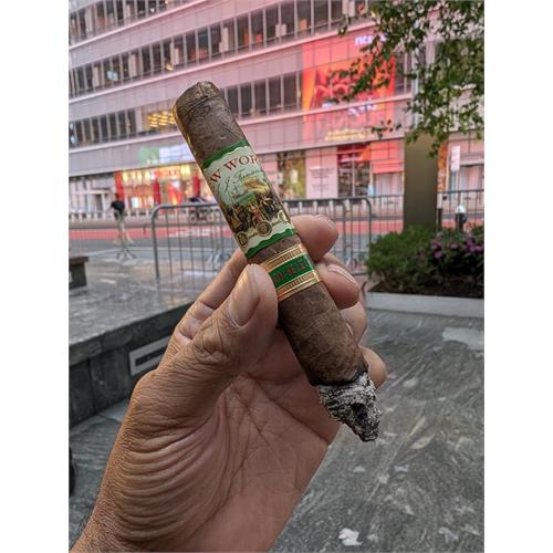 New World Cameroon Double Robusto 5 1/2 * 54