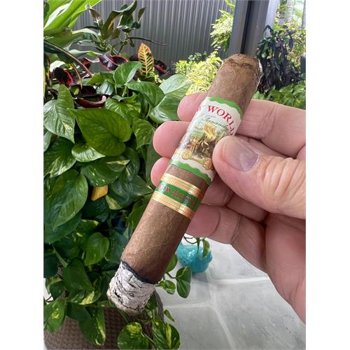 New World Cameroon Toro 6  * 50