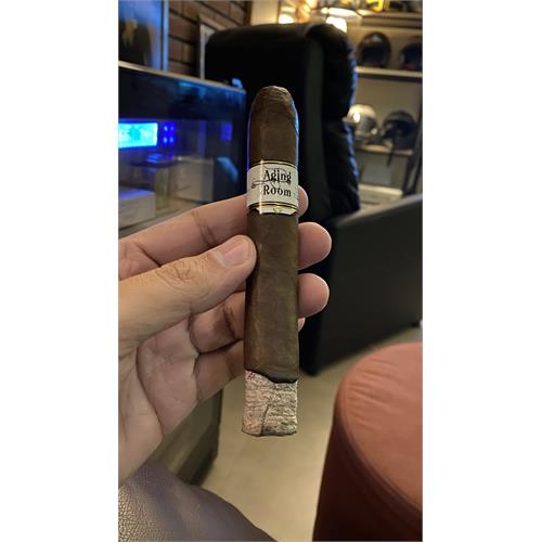 Aging Room Solera Maduro Fanfare 6 1/8 * 57