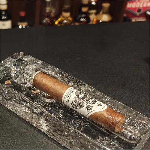 Black Label Santa Muerte Short Robusto 4 3/4 * 52