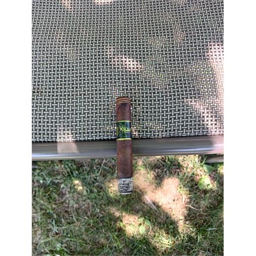 BLK WKS Killer Bee Petite Corona 4 1/2 * 46