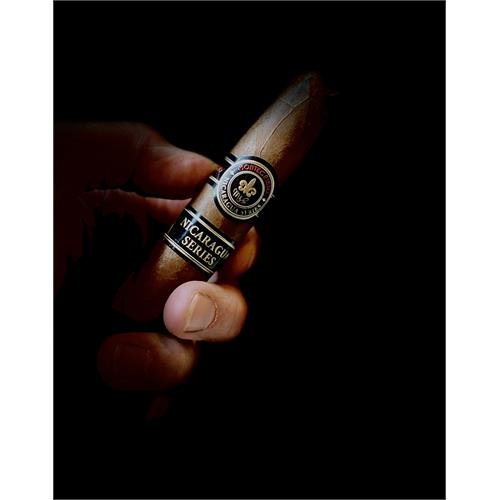 Montecristo Nicaragua Toro 6  * 54