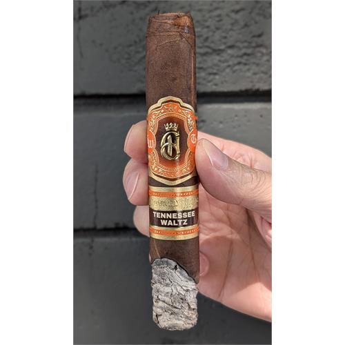 Crowned Heads Tennessee Waltz OG 5 1/2 * 52