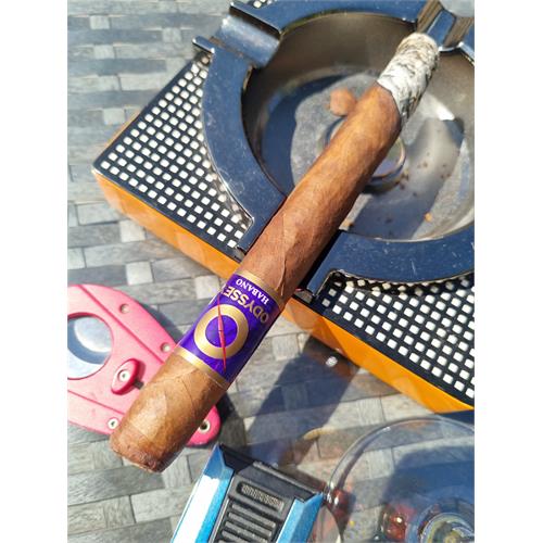 Odyssey Habano Churchill 7  * 48
