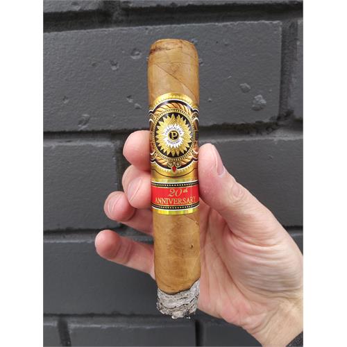 Perdomo 20th Anniversary Connecticut Robusto 5  * 56