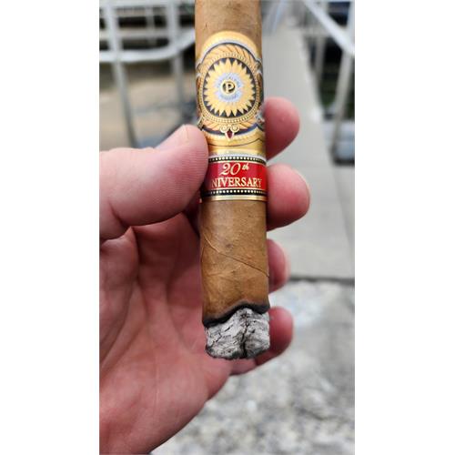 Perdomo 20th Anniversary Connecticut Robusto 5  * 56