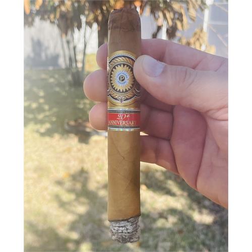 Perdomo 20th Anniversary Connecticut Epicure 6  * 56