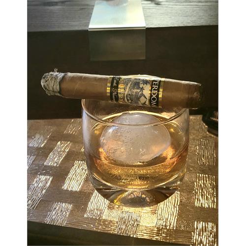 Perdomo Lot 23 Connecticut Toro 6  * 50