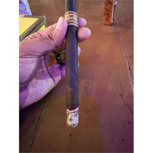 Leaf by Oscar Maduro Lancero 7  * 38